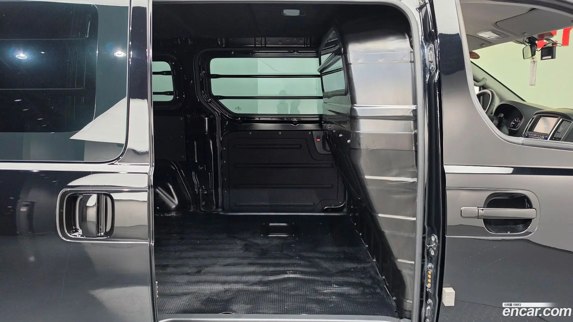 Hyundai Starex Van 3-Seater