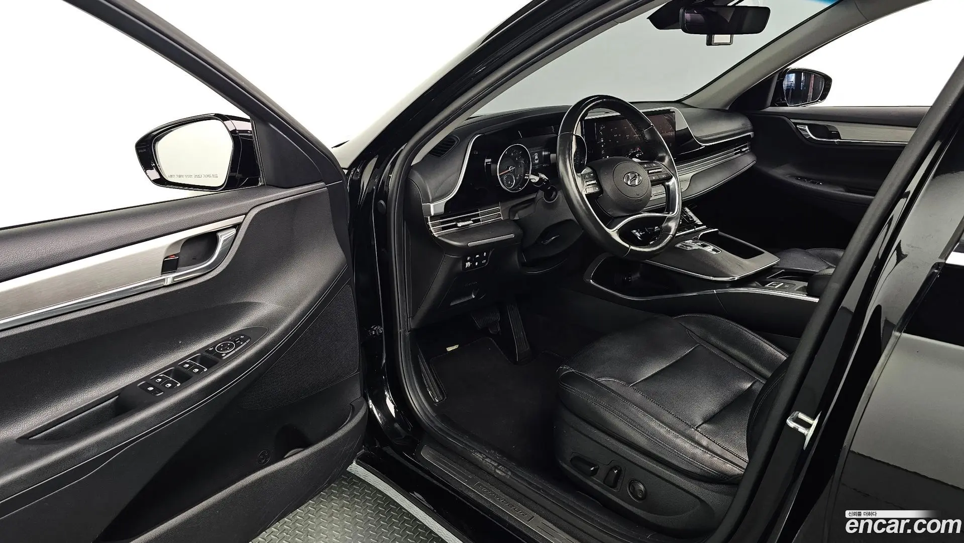 Hyundai Grandeur 3.0 LPi Rent Car