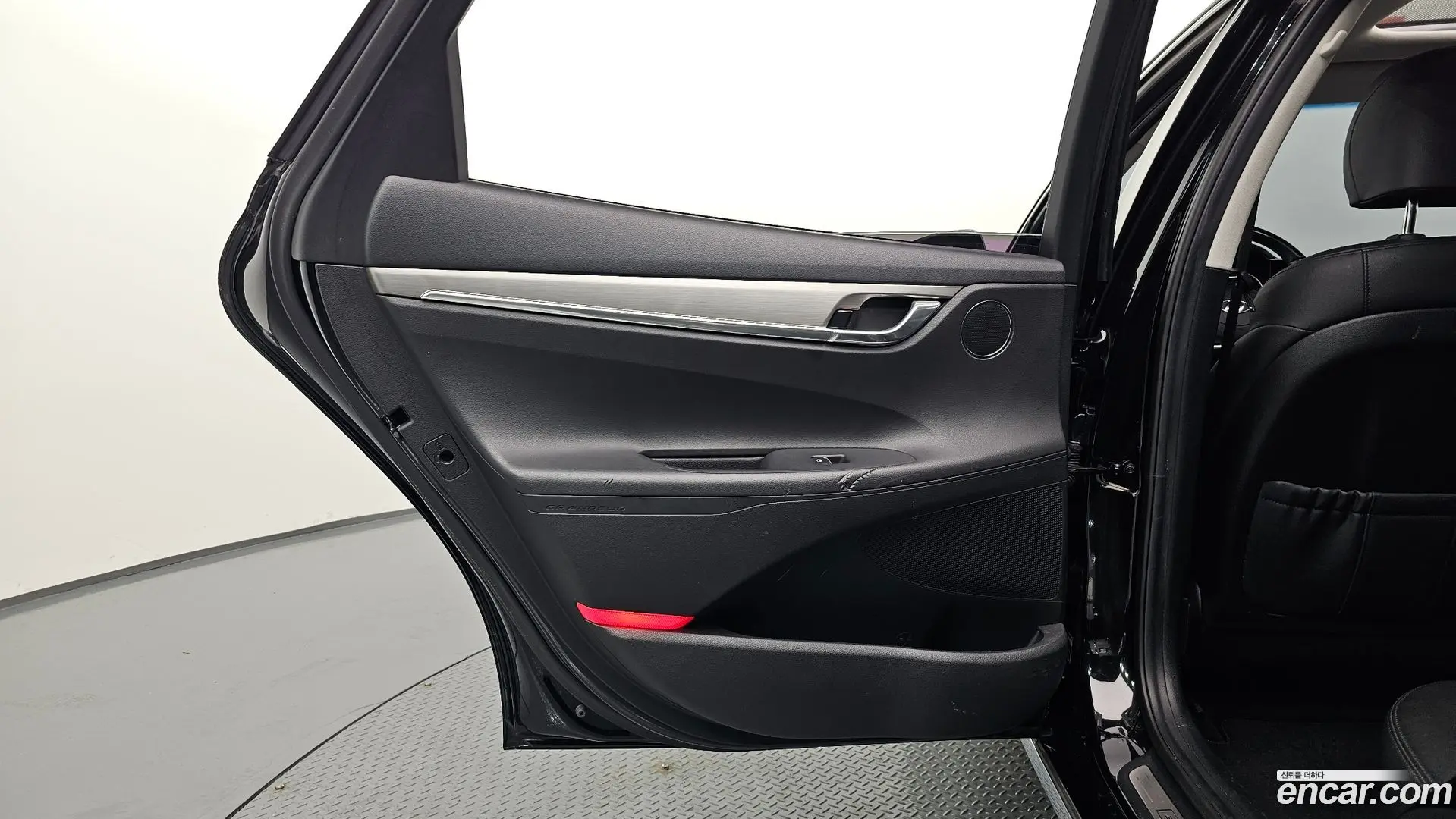 Hyundai Grandeur 3.0 LPi Rent Car