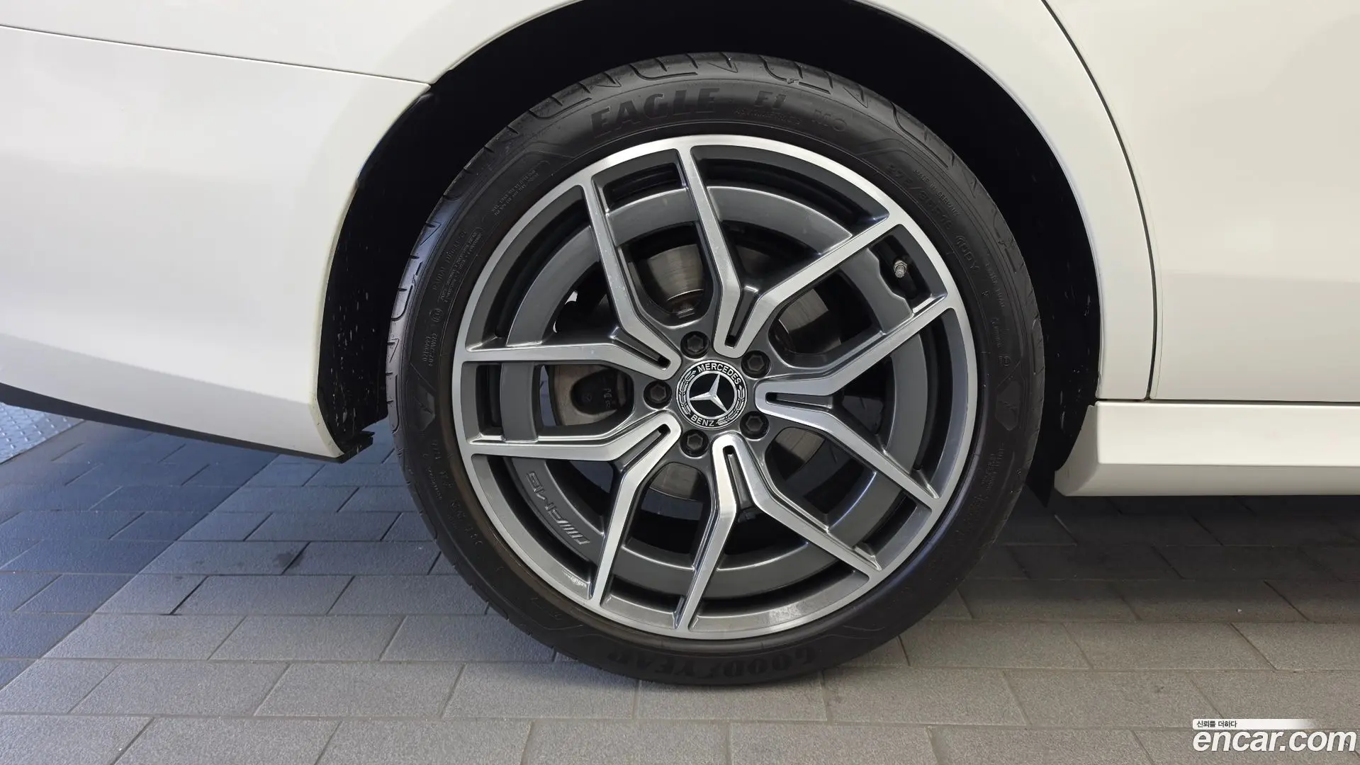 Mercedes-Benz E-Class E220d 4MATIC AMG Line