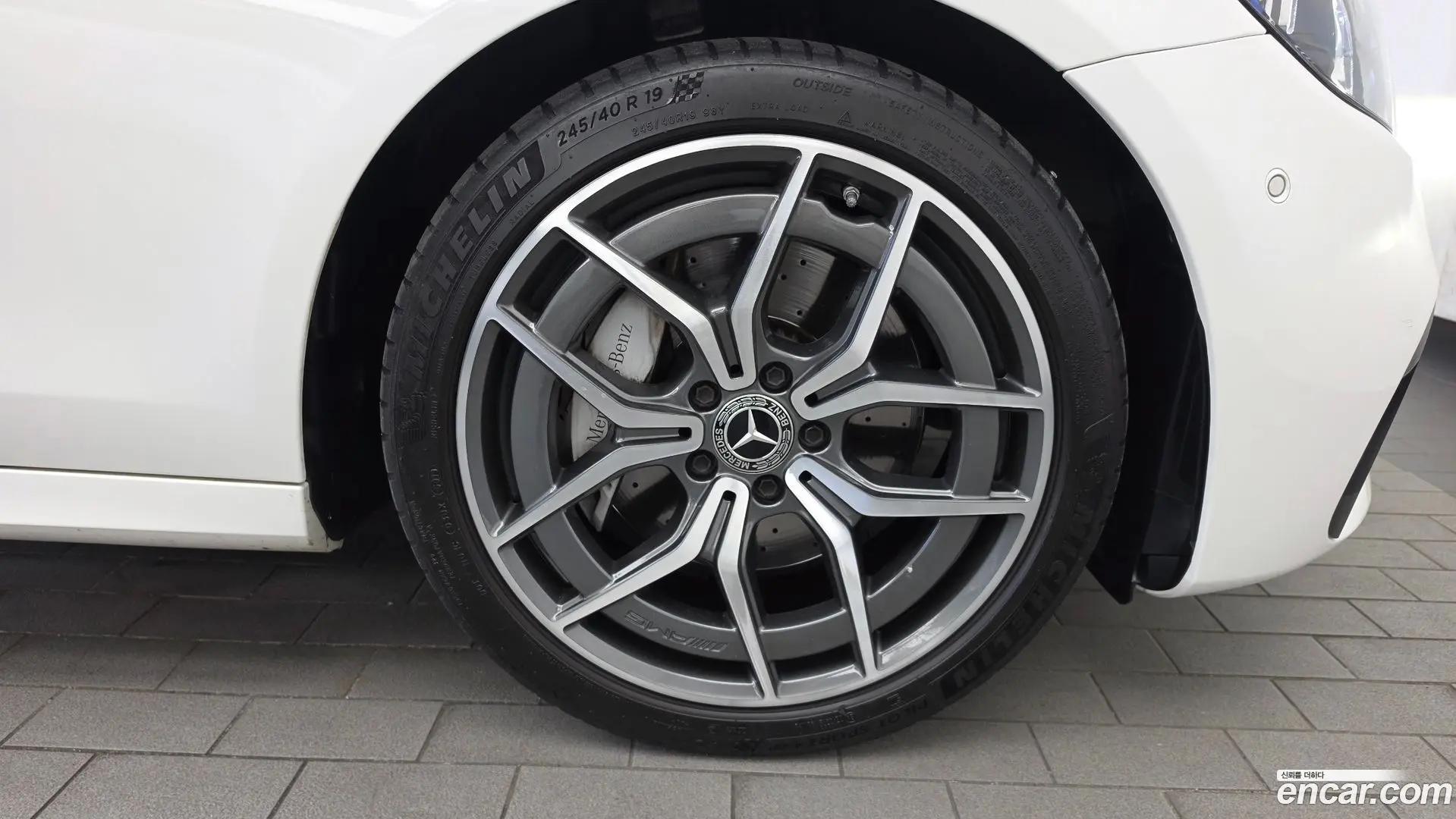 Mercedes-Benz E-Class E220d 4MATIC AMG Line