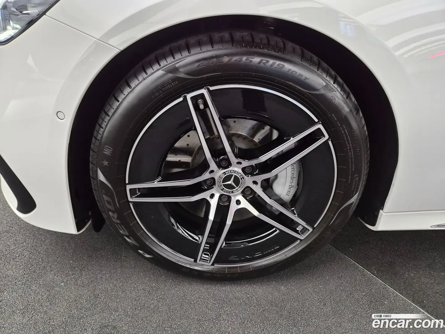 Mercedes-Benz E-Class E300 4MATIC AMG Line 2023