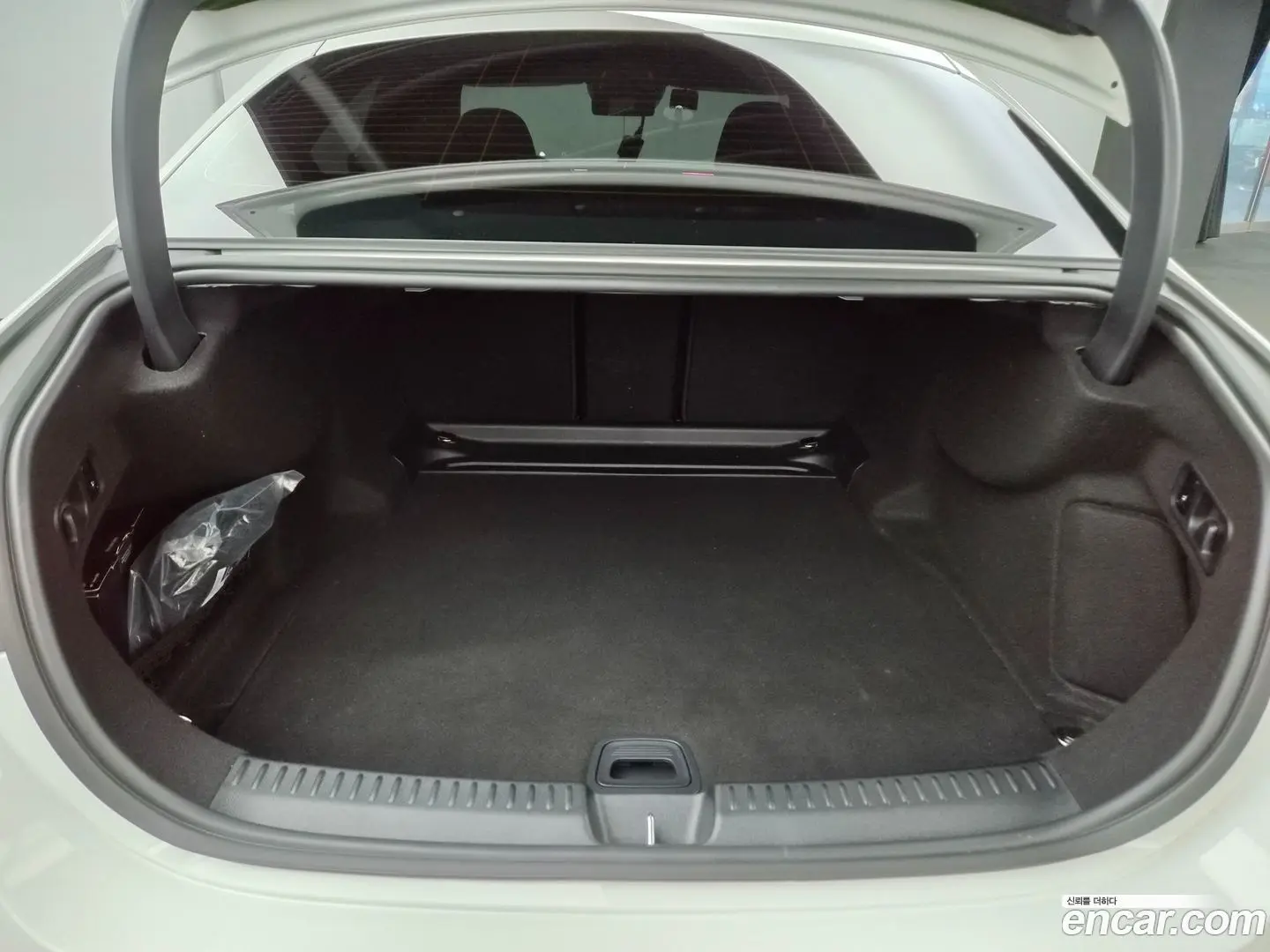 Mercedes-Benz E-Class E300 4MATIC AMG Line 2023