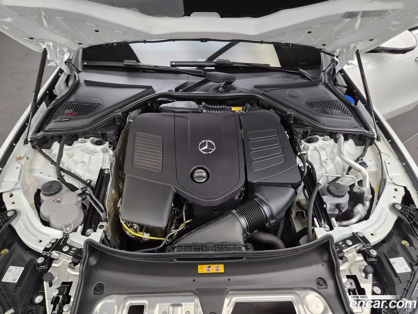 Mercedes-Benz E-Class E300 4MATIC AMG Line 2023