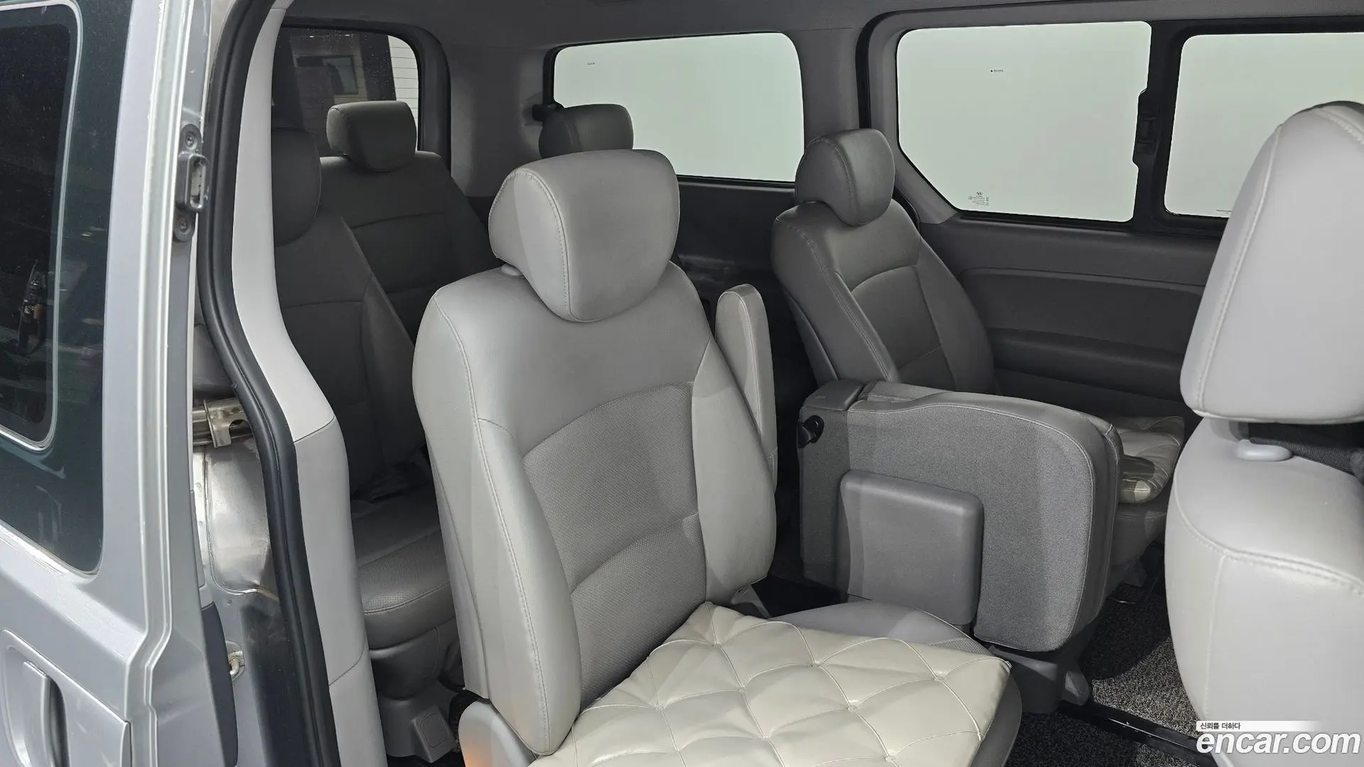 Hyundai Starex Wagon 12-Seater