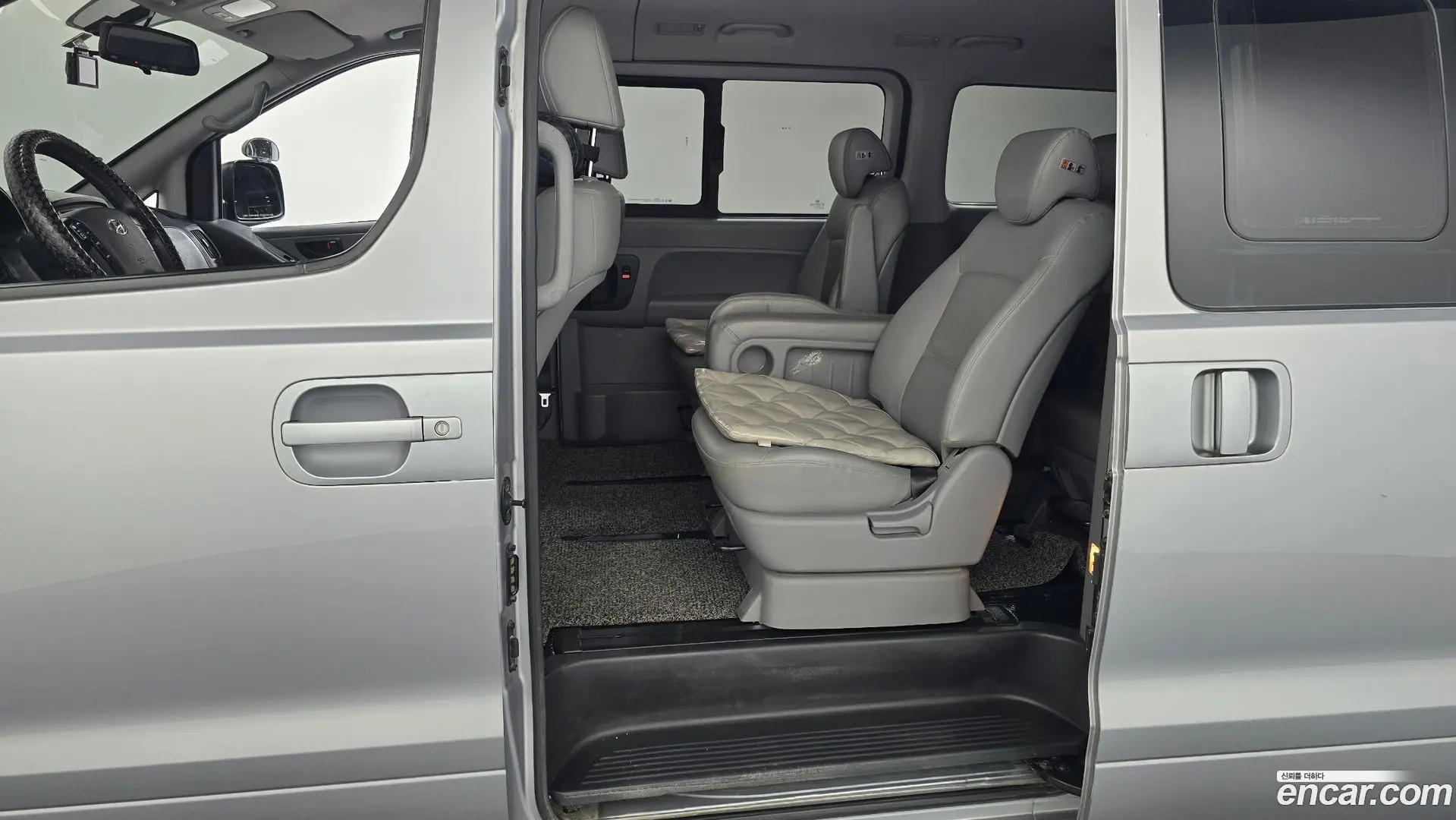Hyundai Starex Wagon 12-Seater