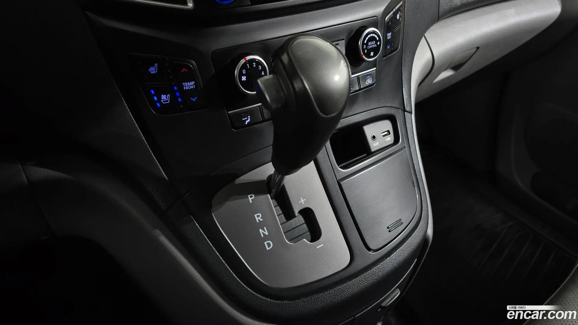 Hyundai Starex Wagon 12-Seater