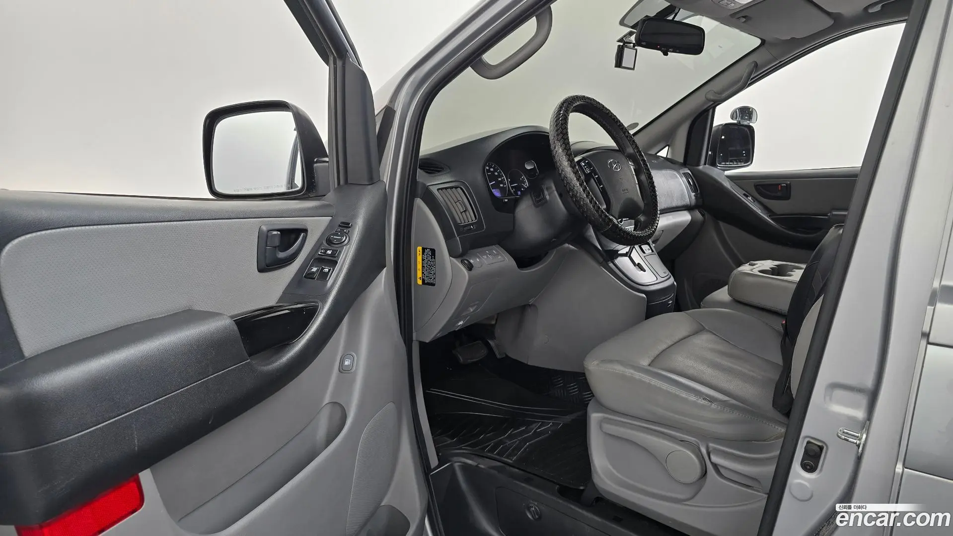 Hyundai Starex Wagon 12-Seater
