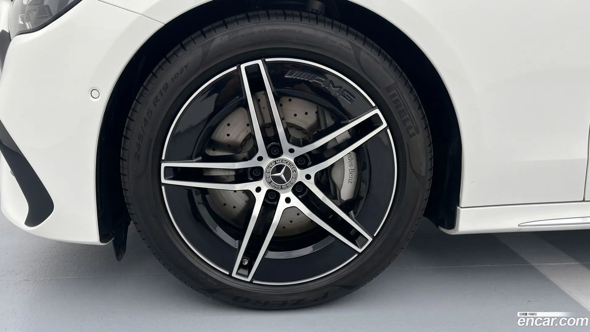 Mercedes-Benz E-Class E200 AMG Line 2024