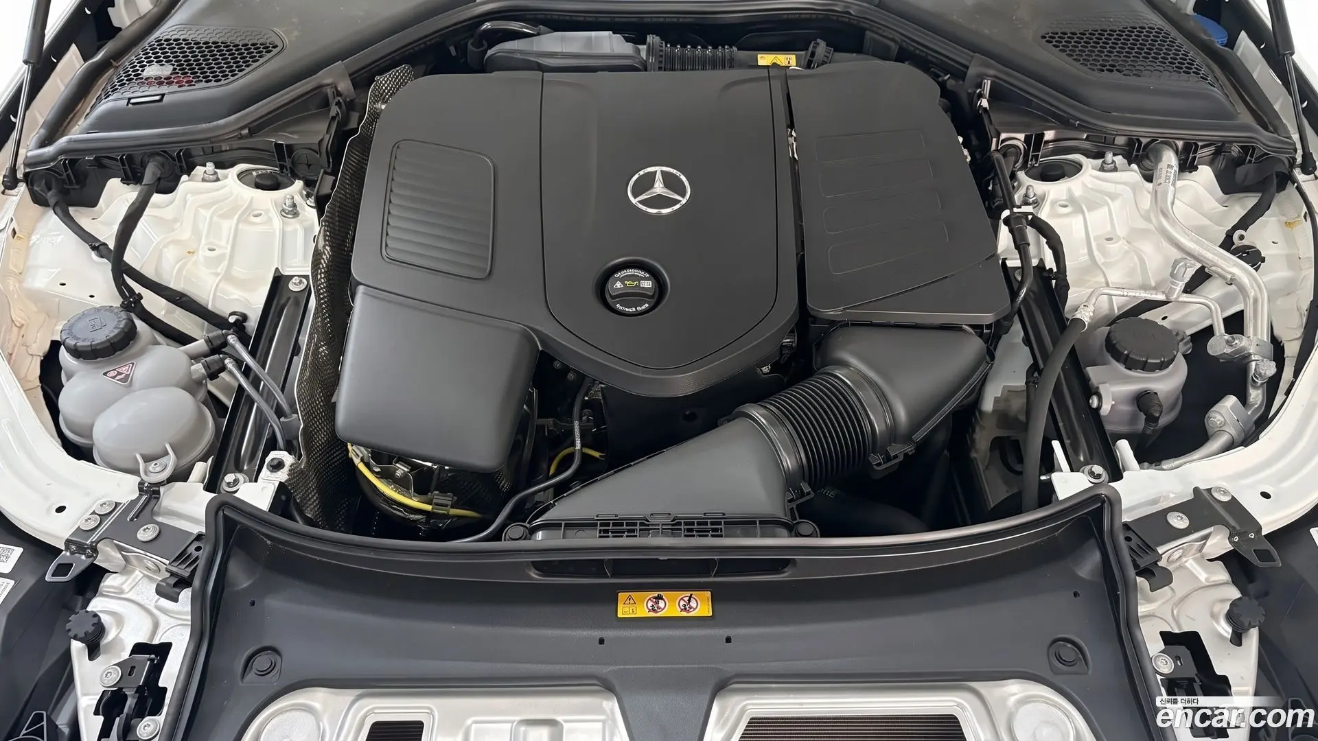 Mercedes-Benz E-Class E200 AMG Line 2024