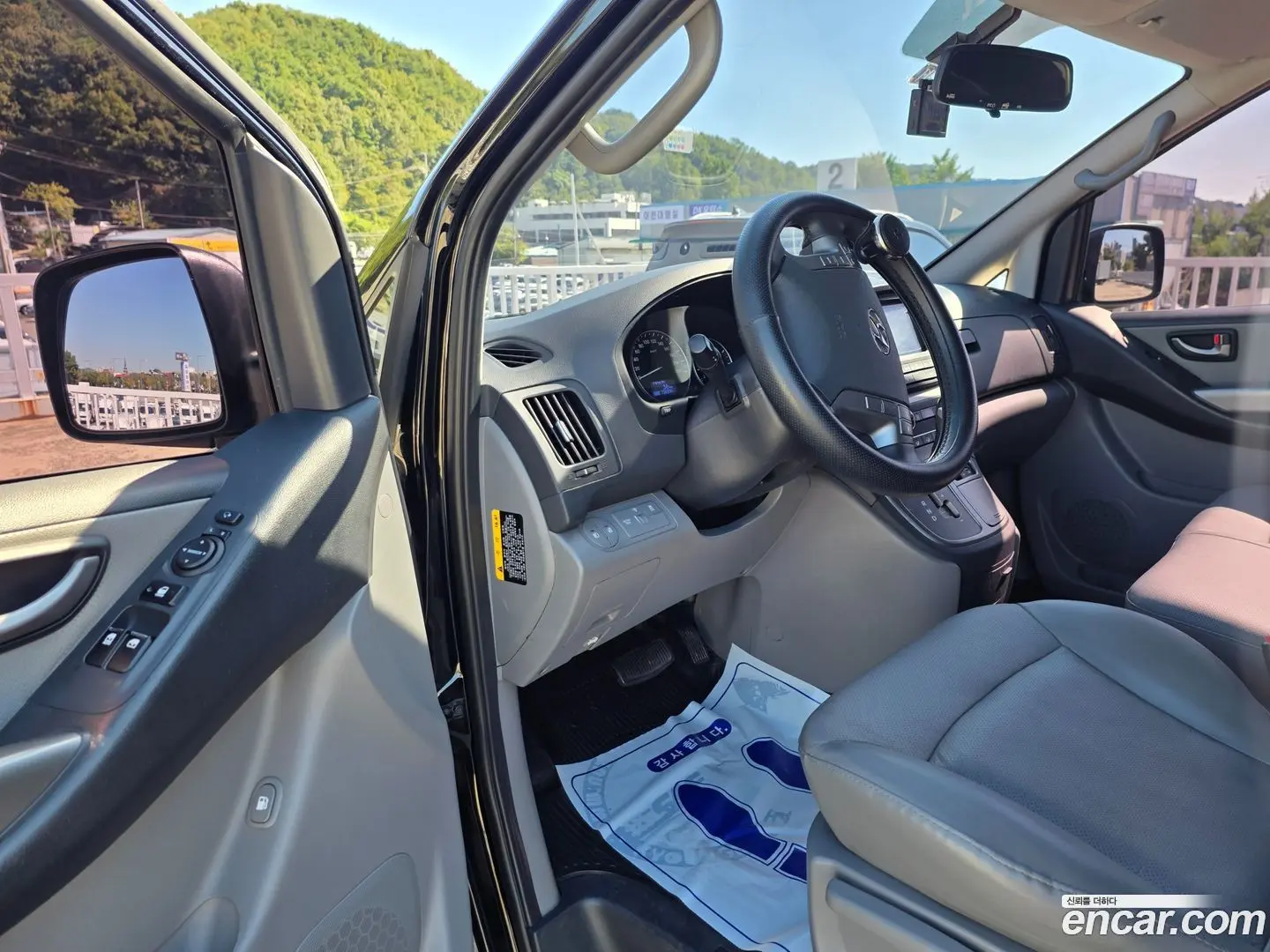 Hyundai Starex Van 3-Seater
