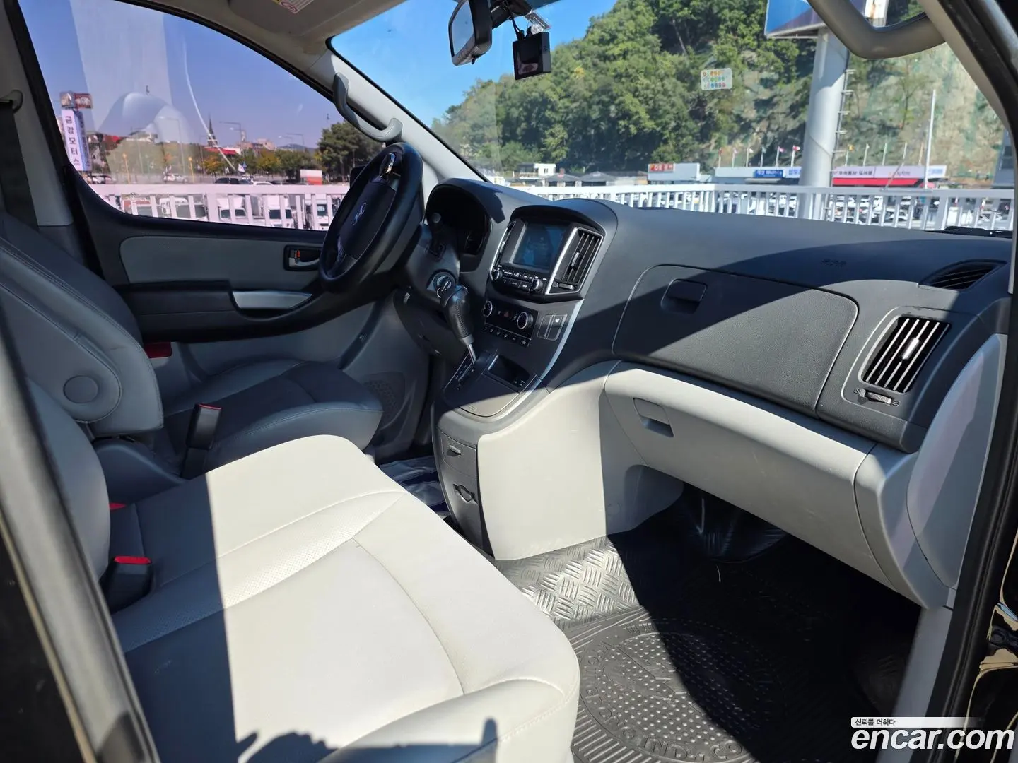 Hyundai Starex Van 3-Seater