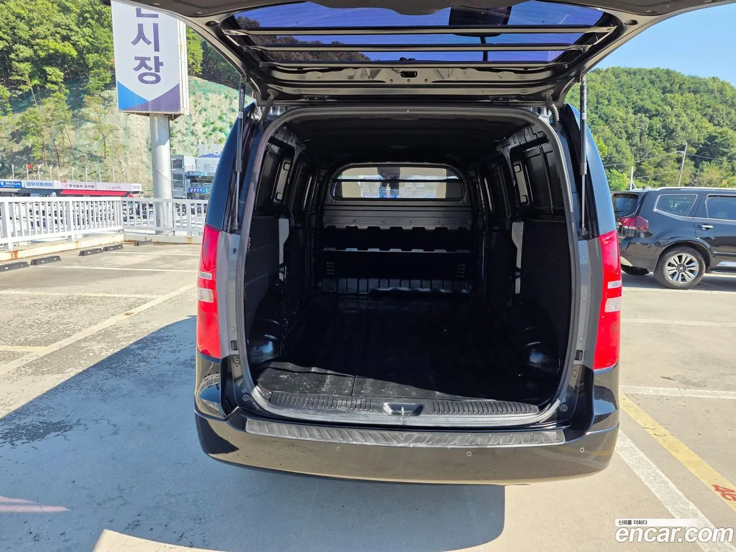 Hyundai Starex Van 3-Seater