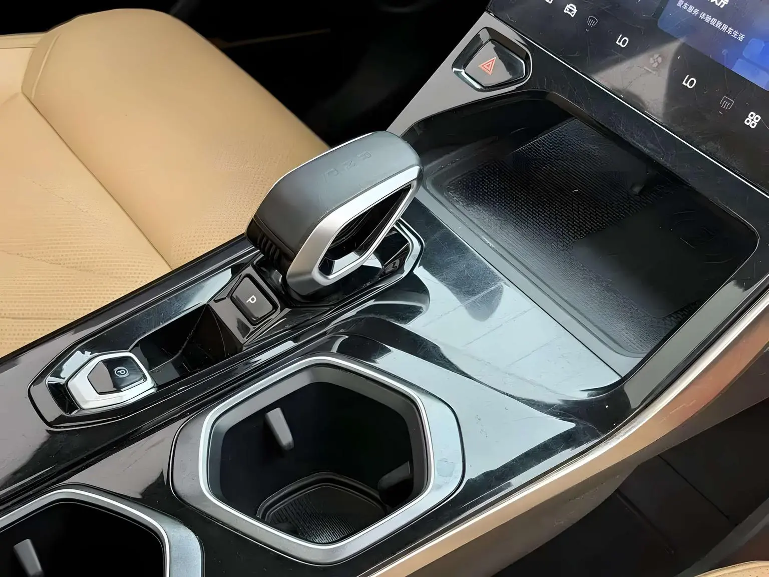 Geely Boyue L 2023 1.5TD DCT Premium