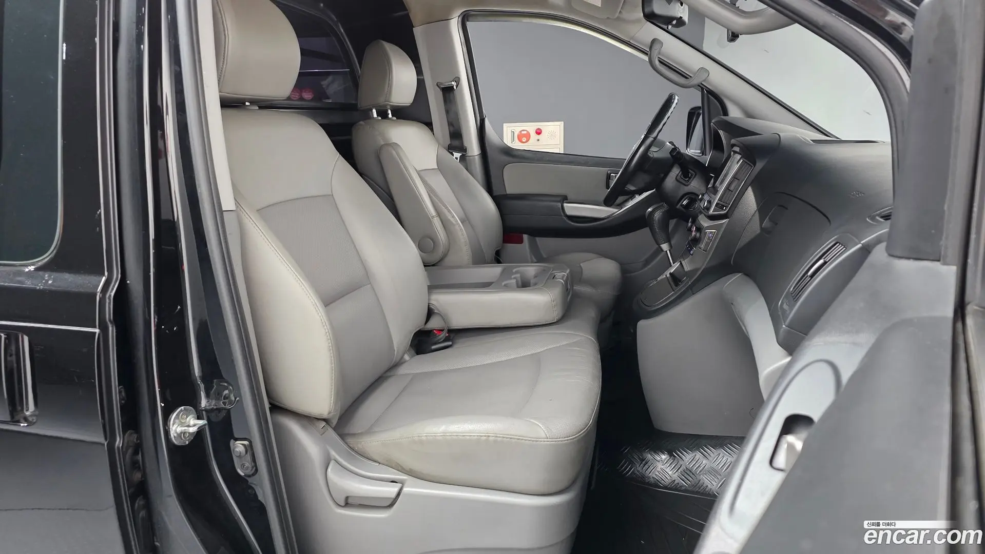 Hyundai Starex Van 3-Seater