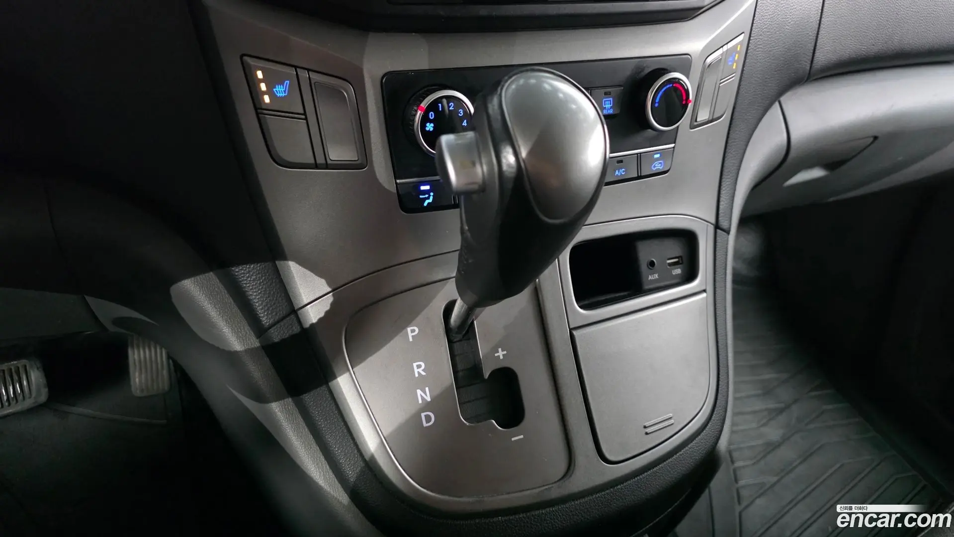 Hyundai Starex Van 3-Seater