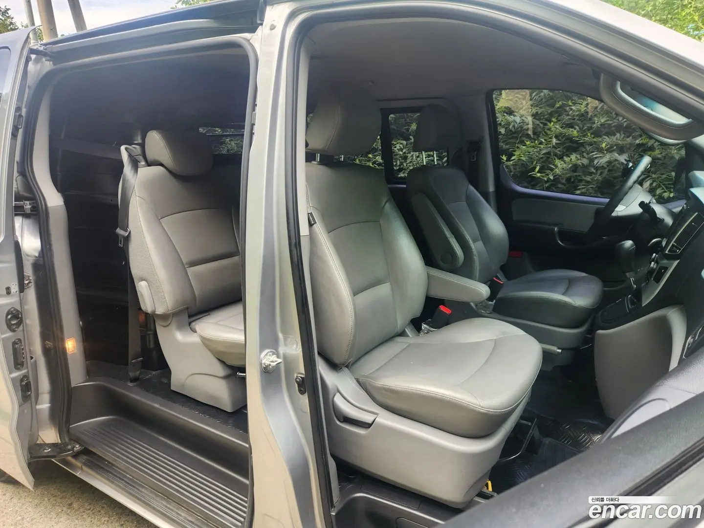Hyundai Starex 5-Seater VAN