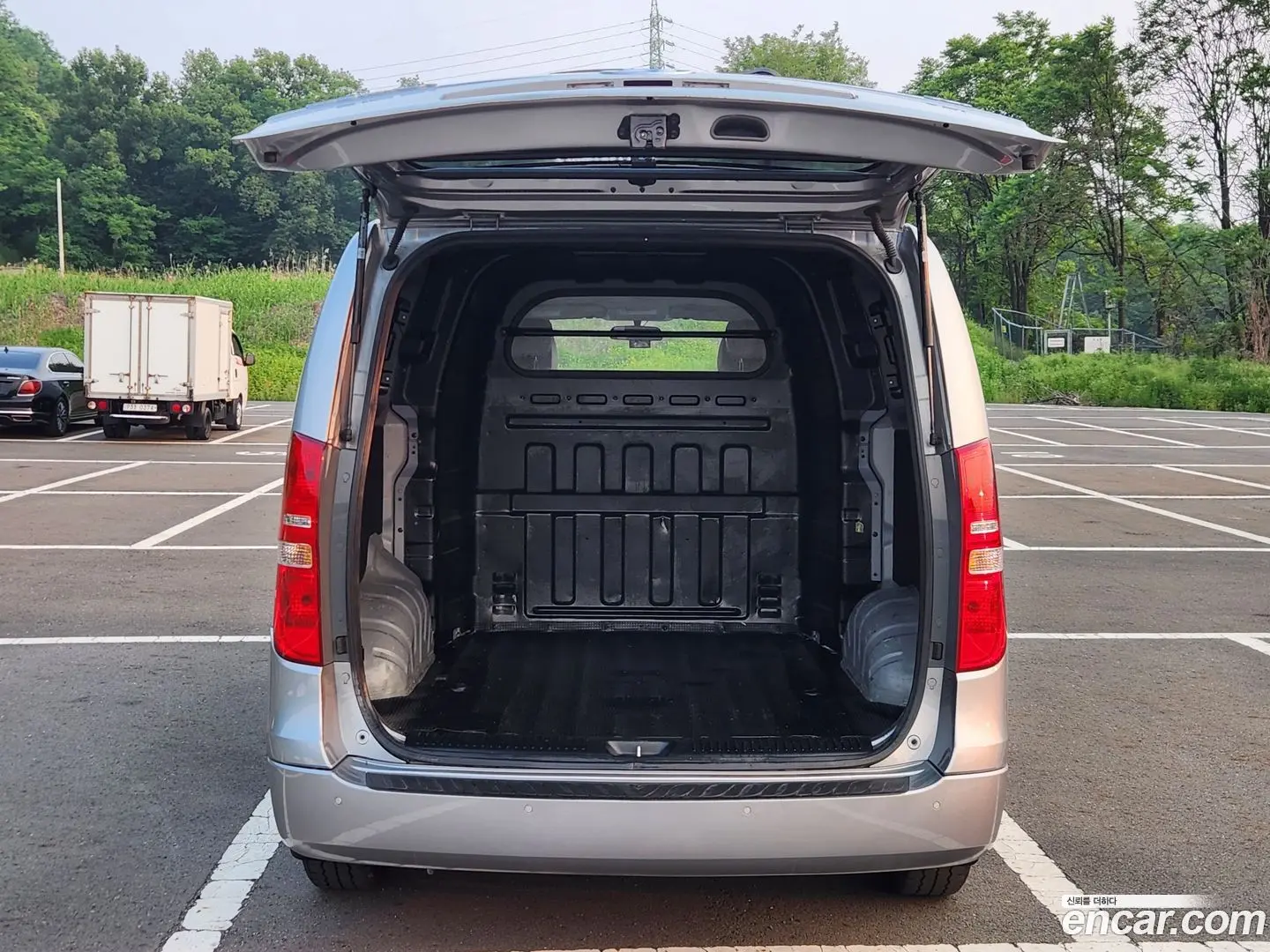 Hyundai Starex 5-Seater VAN