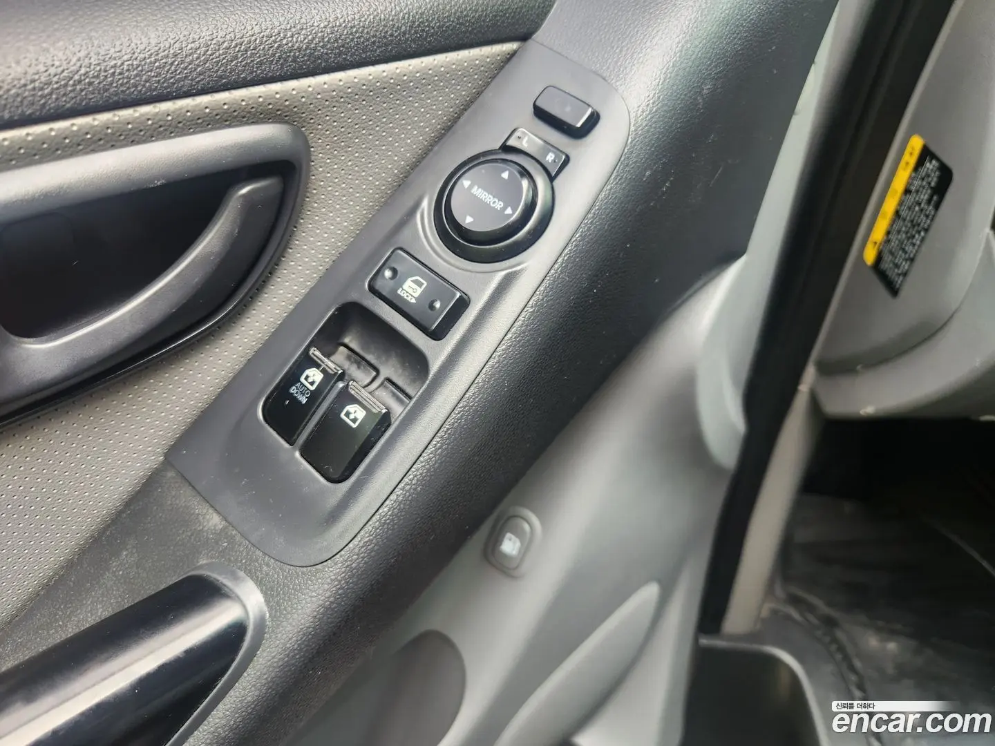 Hyundai Starex 5-Seater VAN
