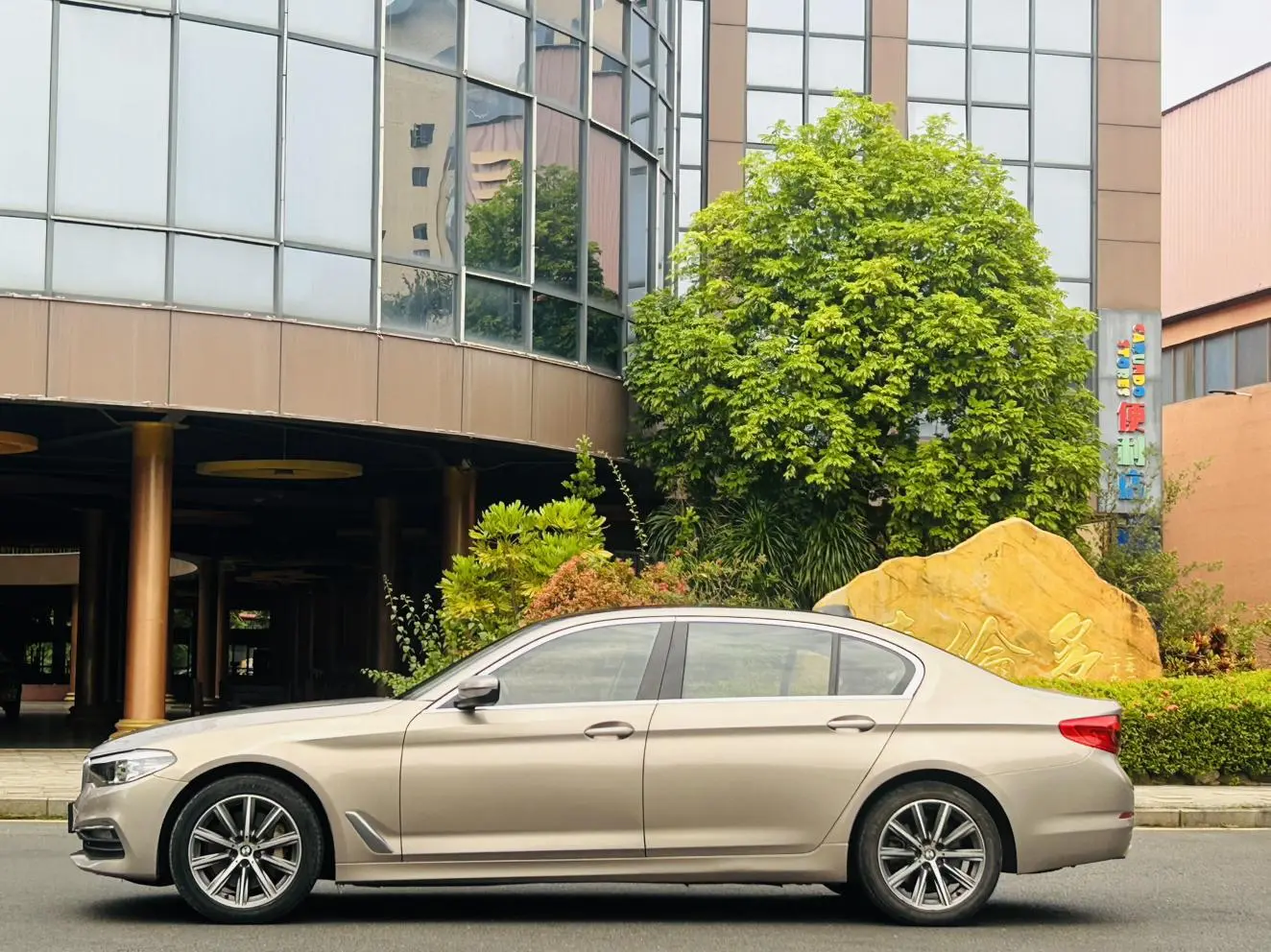 BMW 5 Series 2018 528Li Launch Special