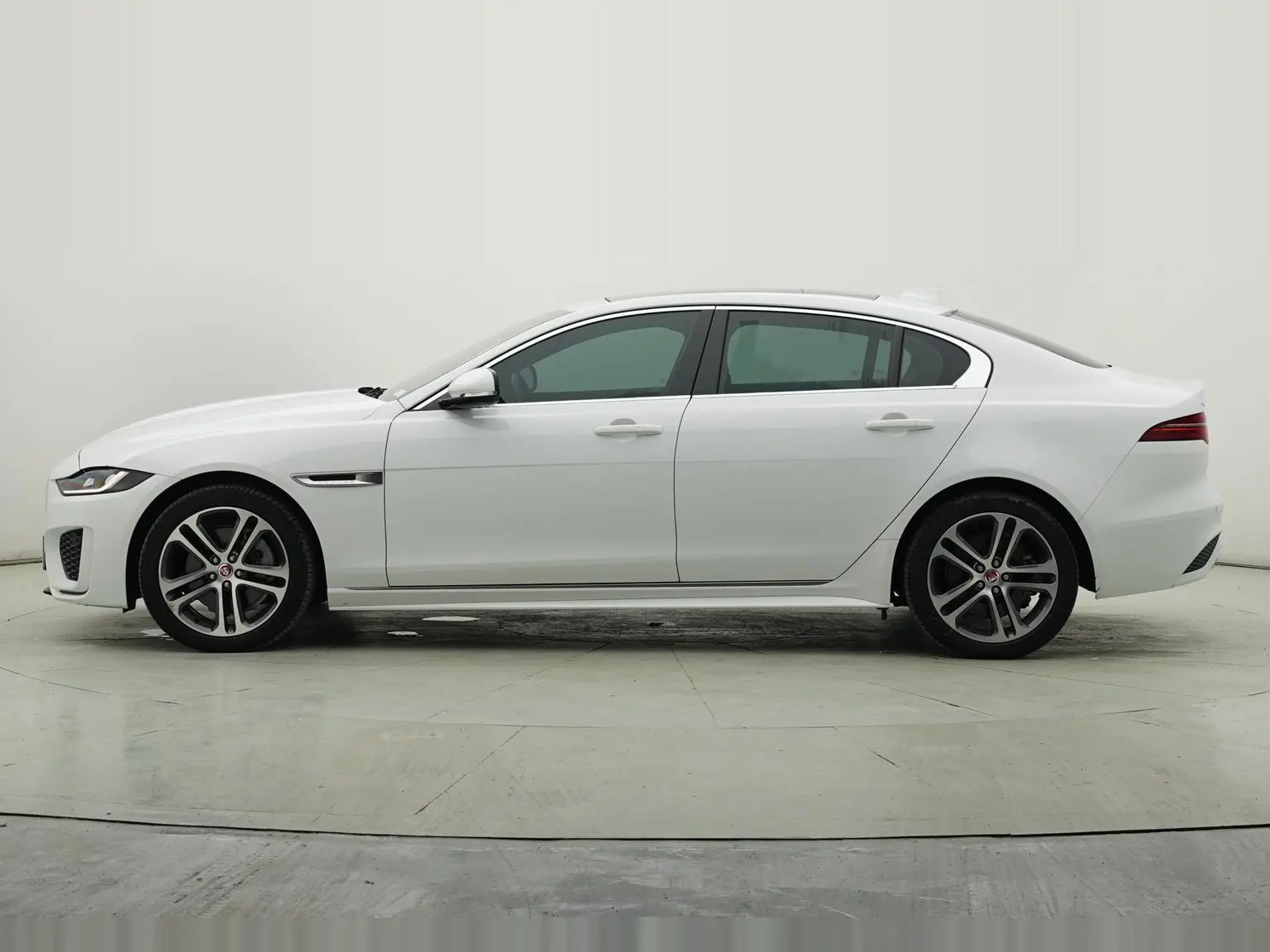 Jaguar XEL 2023 2.0T 250PS R-DYNAMIC S Progressive Sport