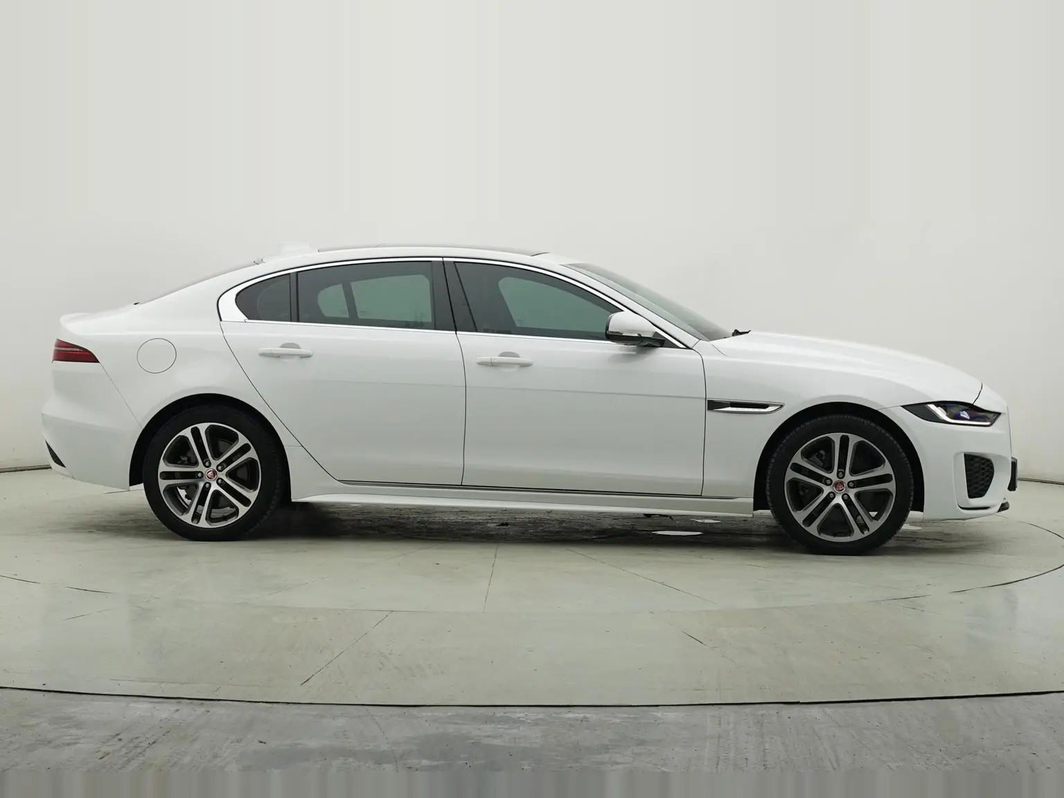 Jaguar XEL 2023 2.0T 250PS R-DYNAMIC S Progressive Sport