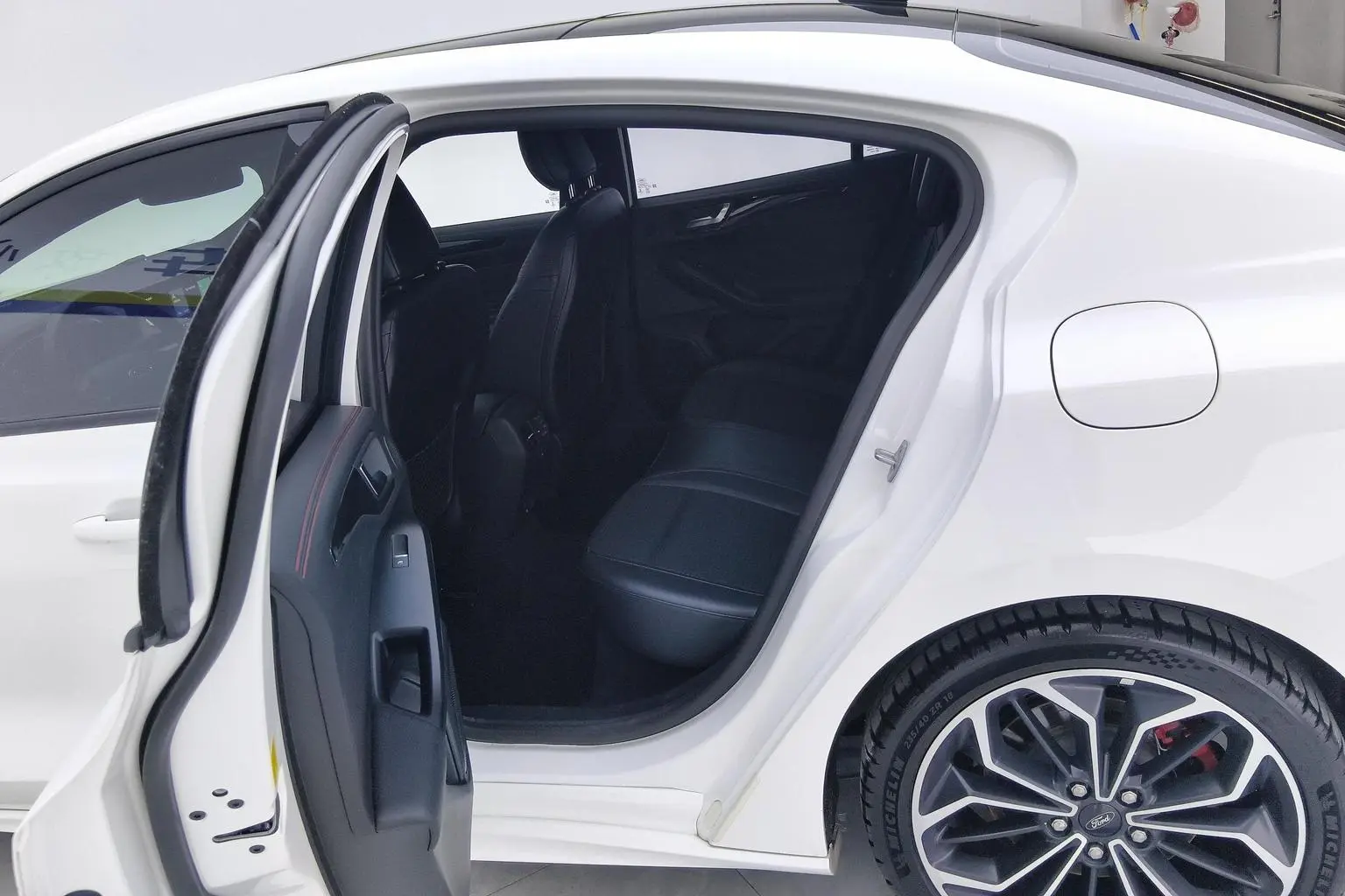 Ford Focus 2021 Sedan EcoBoost 180 Auto ST Line