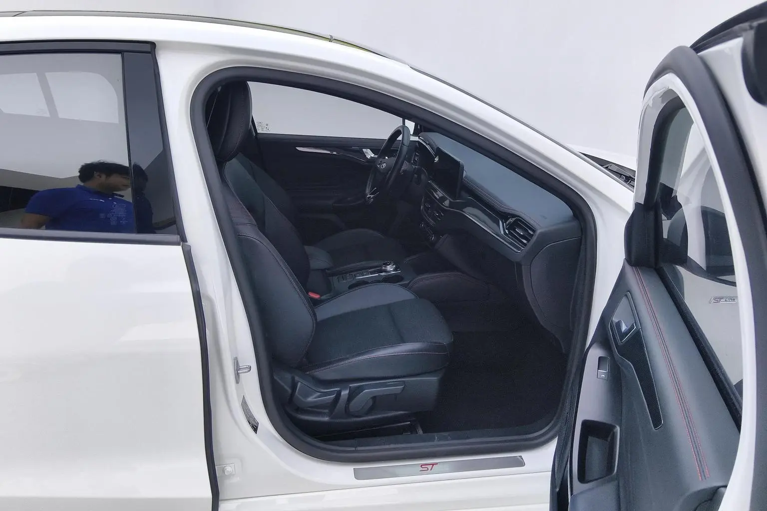 Ford Focus 2021 Sedan EcoBoost 180 Auto ST Line