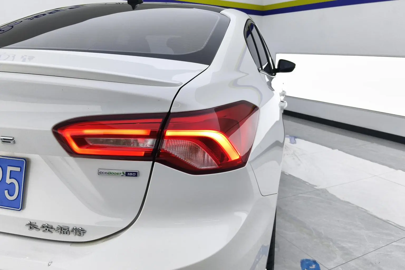 Ford Focus 2021 Sedan EcoBoost 180 Auto ST Line