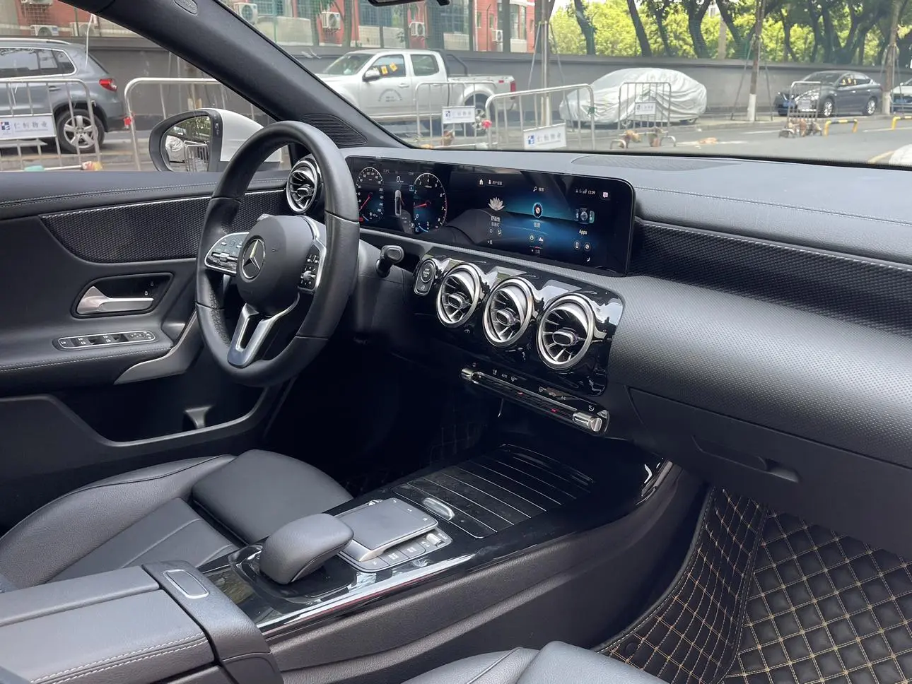 Mercedes-Benz A Class 2022 A 200 L Sport Sedan Dynamic