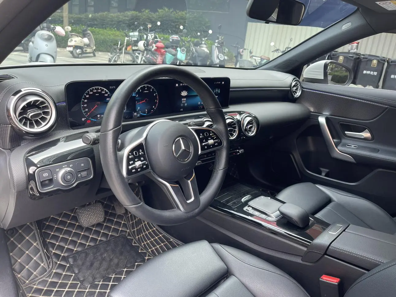 Mercedes-Benz A Class 2022 A 200 L Sport Sedan Dynamic