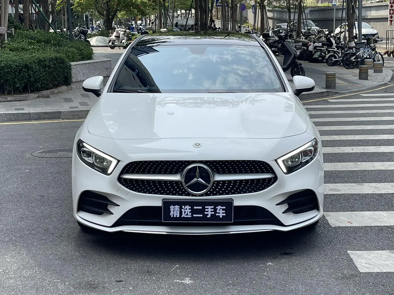 Mercedes-Benz A Class 2022 A 200 L Sport Sedan Dynamic