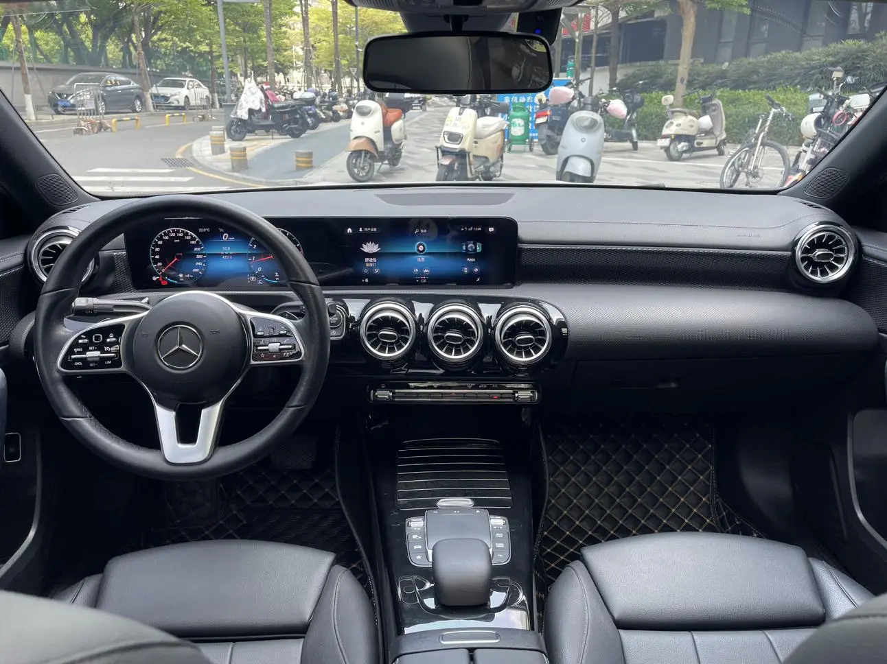 Mercedes-Benz A Class 2022 A 200 L Sport Sedan Dynamic