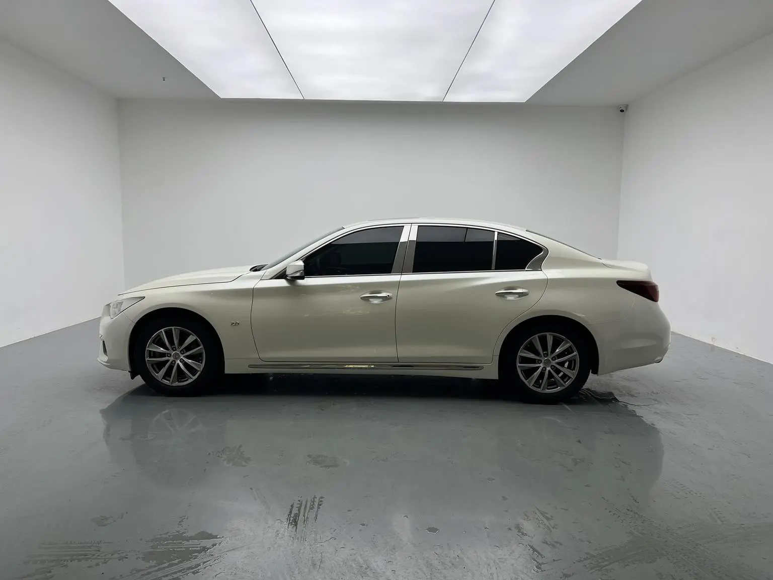 Infiniti Q50L 2018 2.0T Comfort China VI