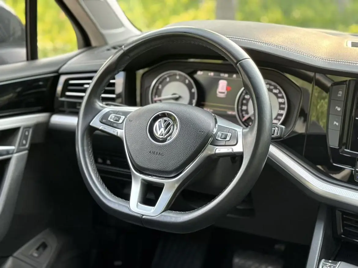 Volkswagen Touareg 2019 2.0TSI Navigator China VI