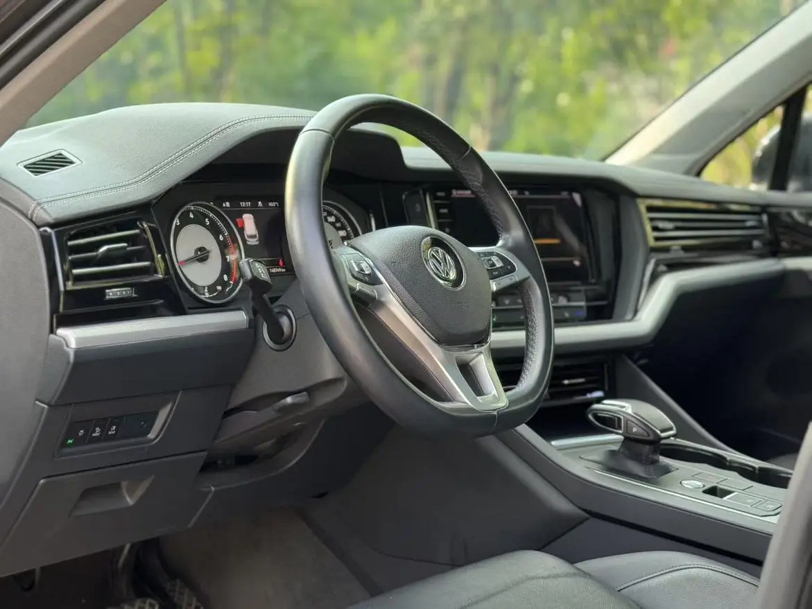 Volkswagen Touareg 2019 2.0TSI Navigator China VI