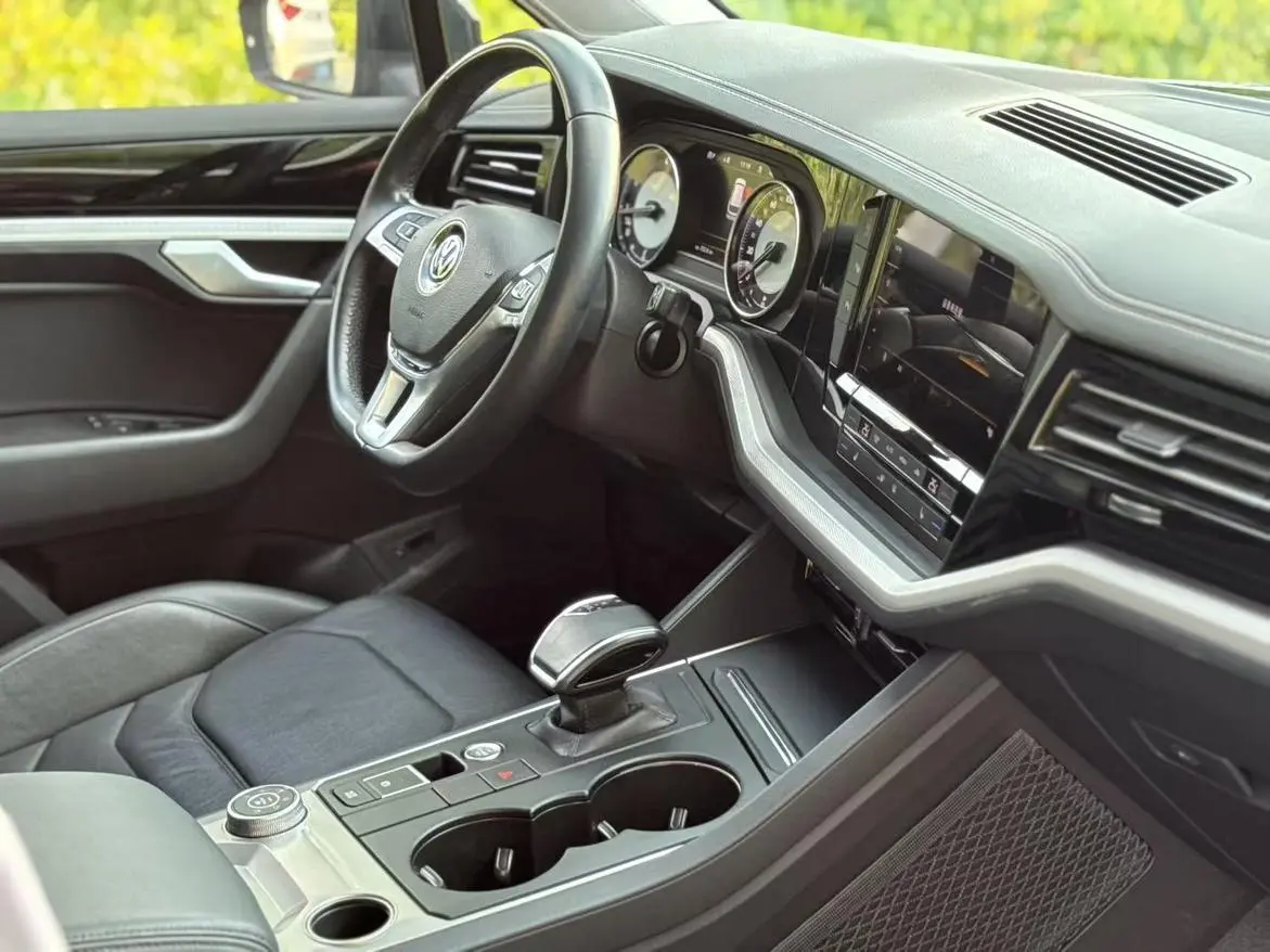 Volkswagen Touareg 2019 2.0TSI Navigator China VI
