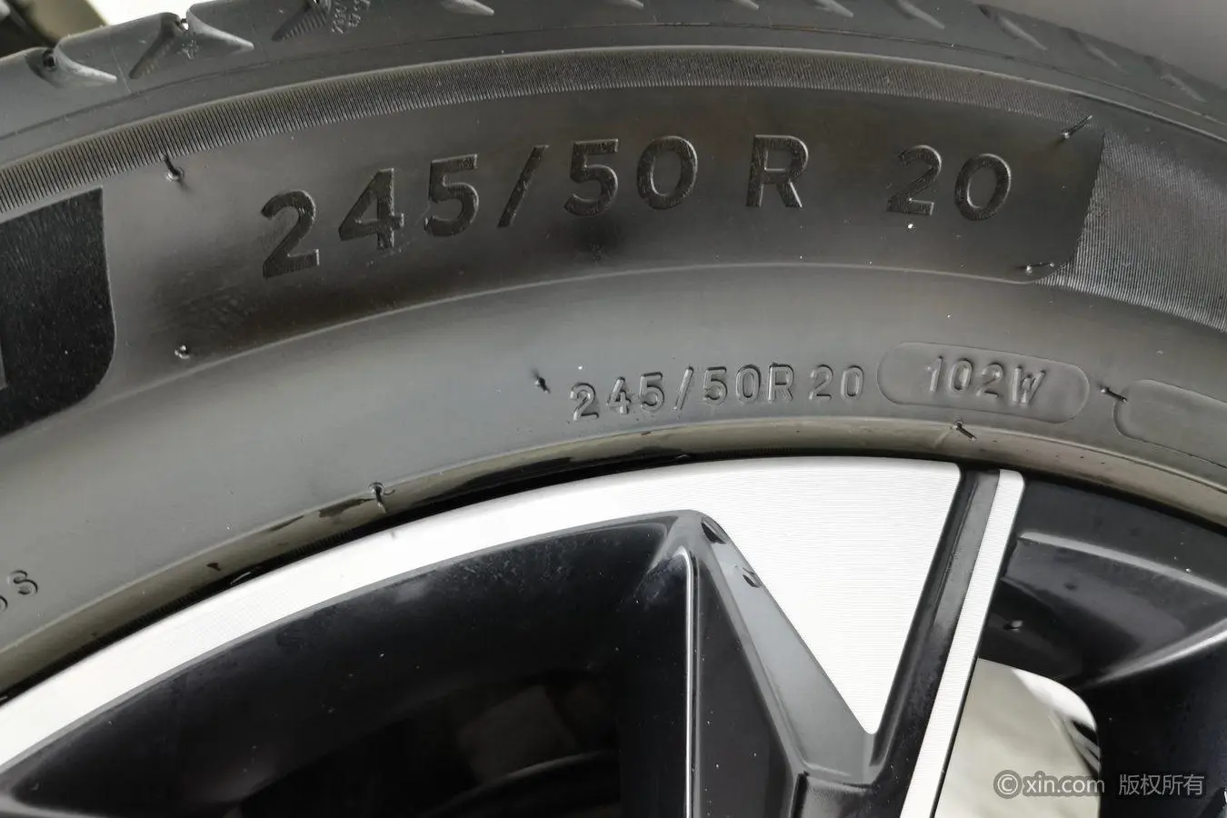 Roewe RX9 2023 2.0TGI 2WD Premium Enjoy