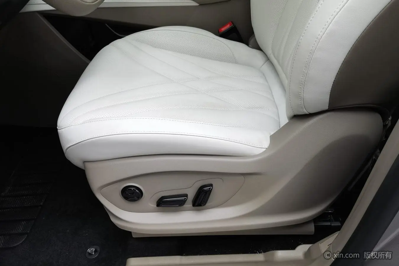 Roewe RX9 2023 2.0TGI 2WD Premium Enjoy