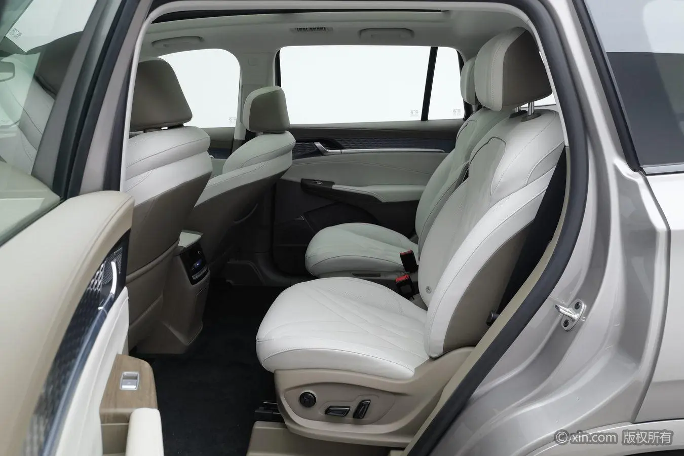 Roewe RX9 2023 2.0TGI 2WD Premium Enjoy