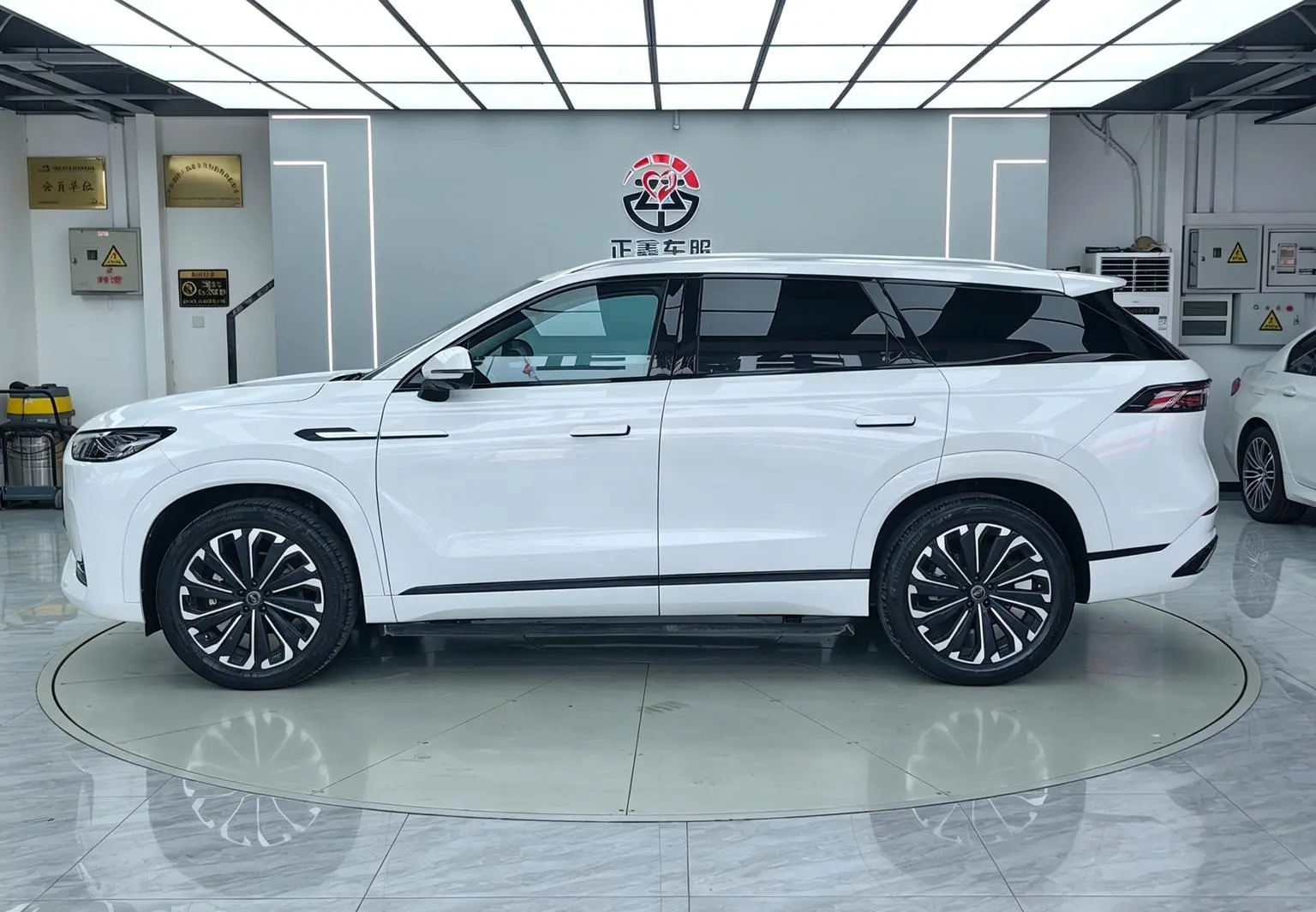 Chery Tiggo 9 2023 Facelift 2.0T AT 2WD Luxury
