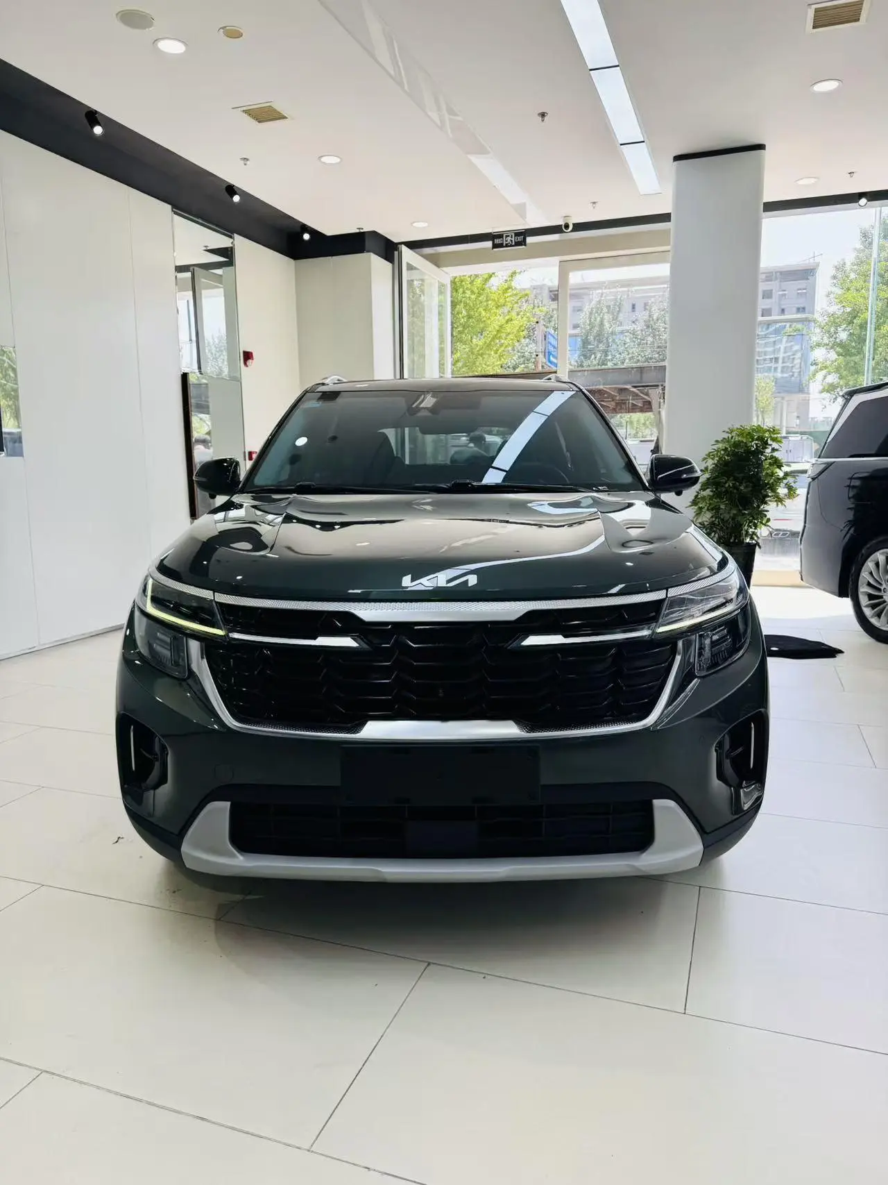 Kia 2023 1.5L IVT Luxury