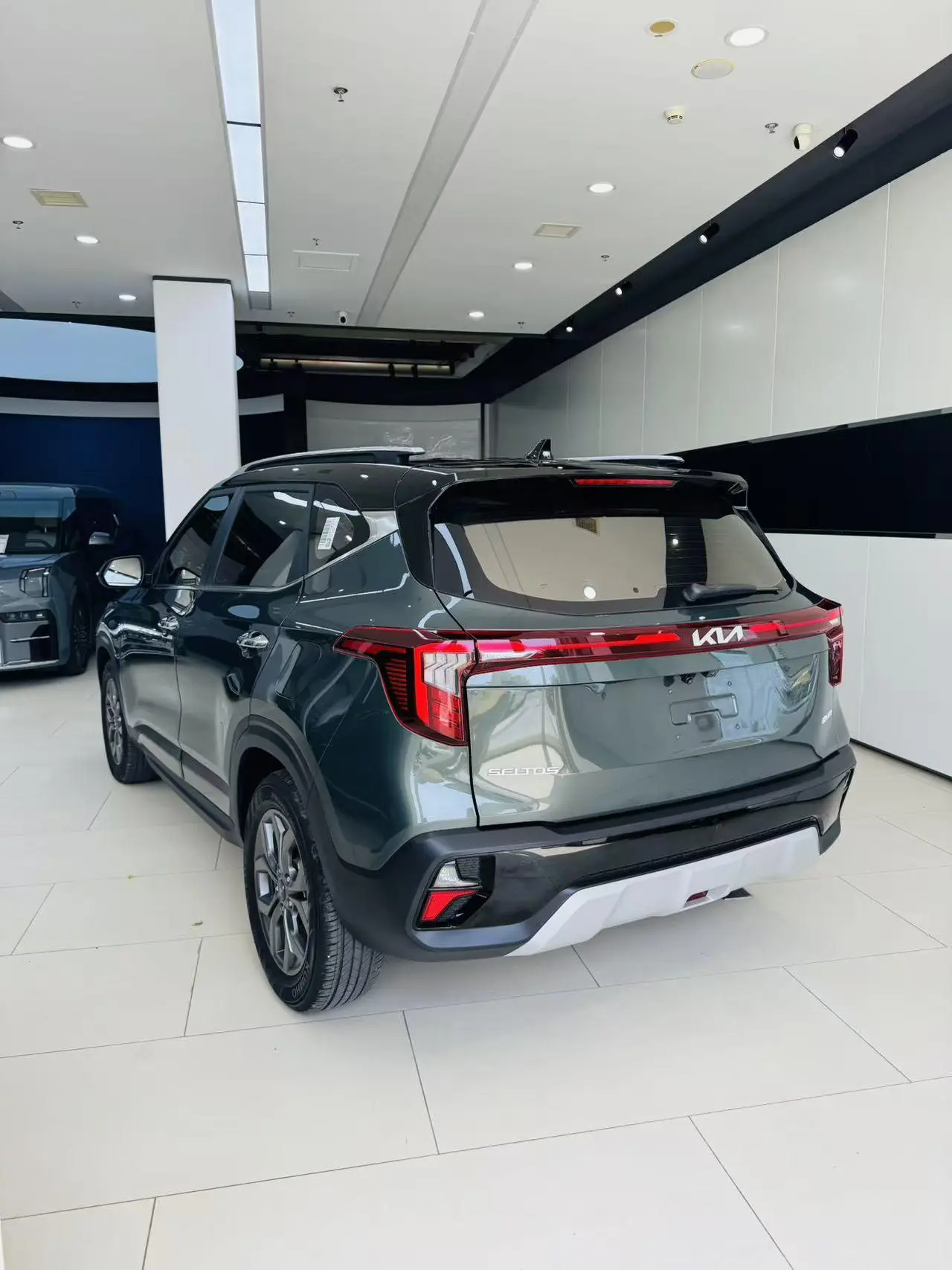 Kia 2023 1.5L IVT Luxury