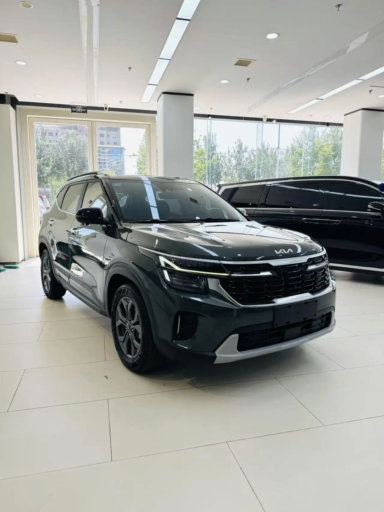 Kia 2023 1.5L IVT Luxury
