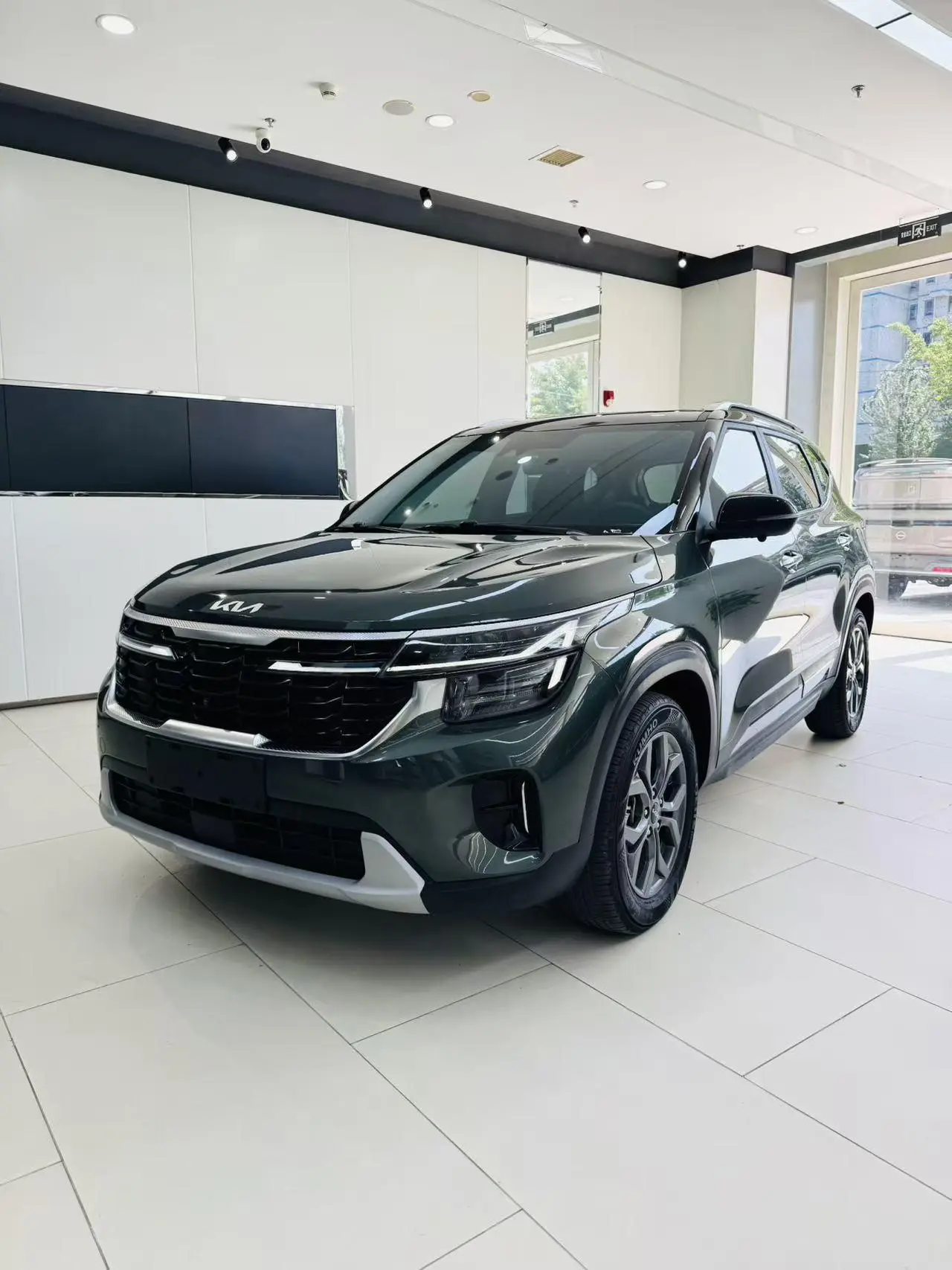 Kia 2023 1.5L IVT Luxury