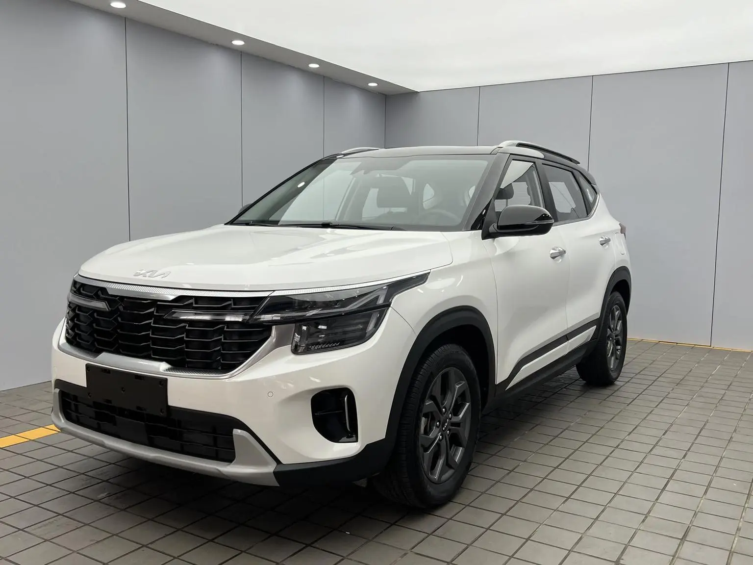 Kia 2023 1.5L IVT Luxury