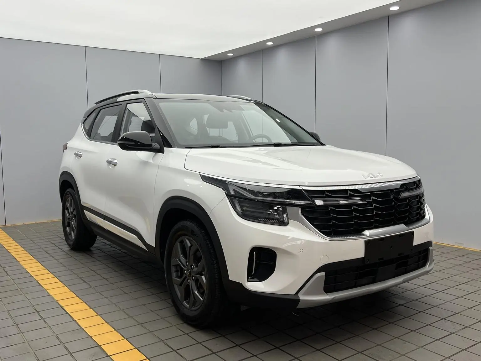 Kia 2023 1.5L IVT Luxury