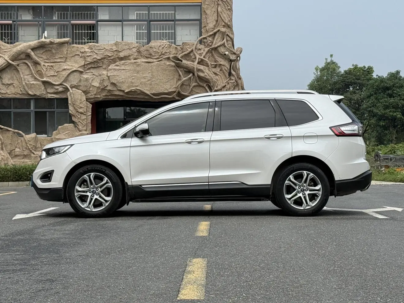 Ford Edge 2018 EcoBoost 245 2WD Sharp Luxury 7 seat China V