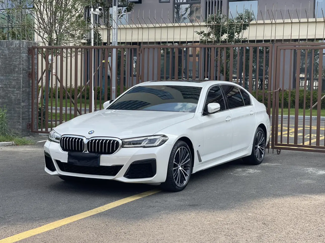 BMW 5 Series 2022 Facelift 530Li Leading M Sport Package