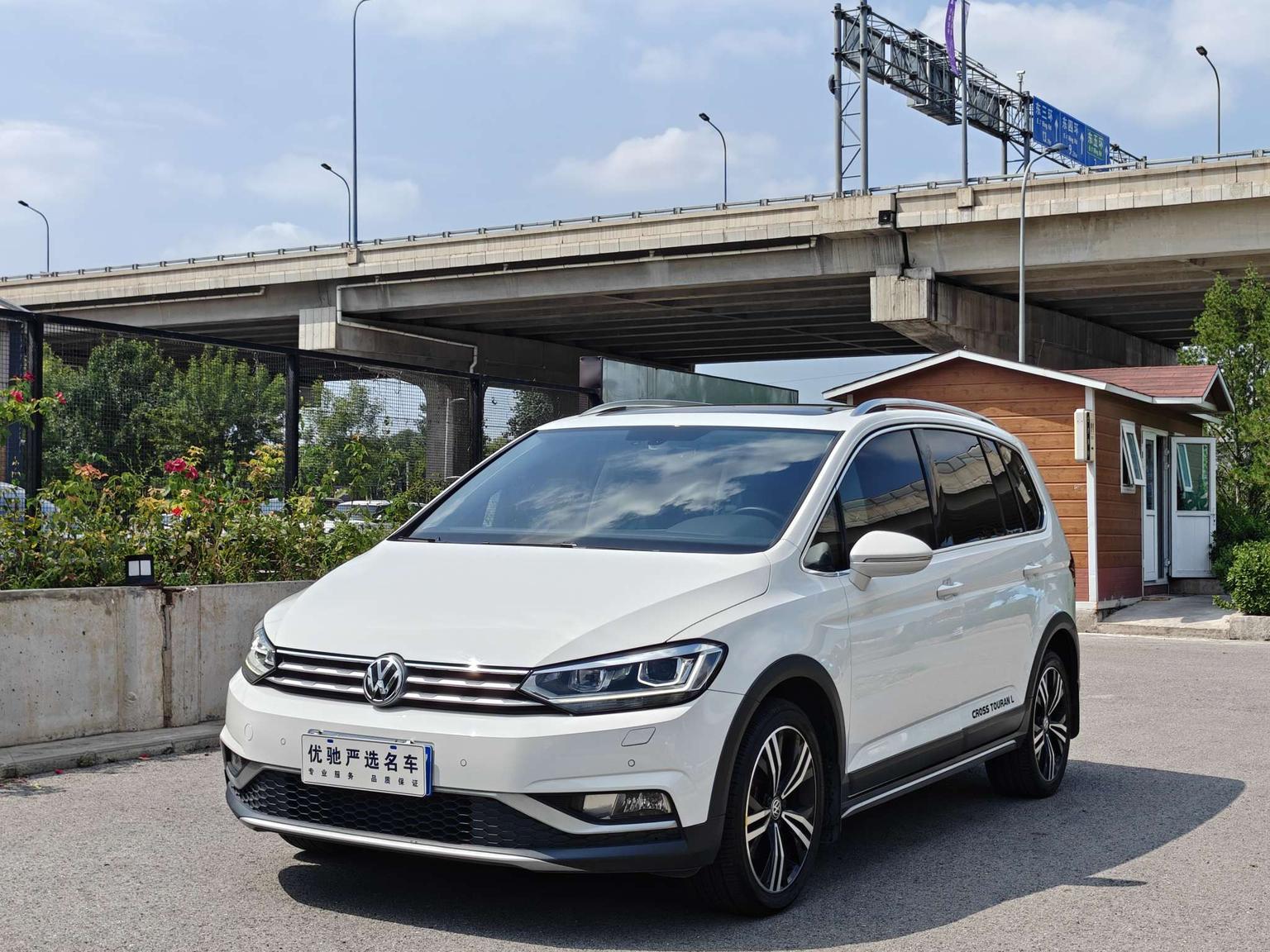 Volkswagen Touran L 2021 280TSI DSG 7 seat